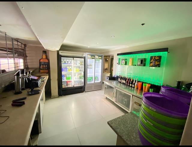 243M² BUSINESS FOR SALE IN KANYAMAZANE